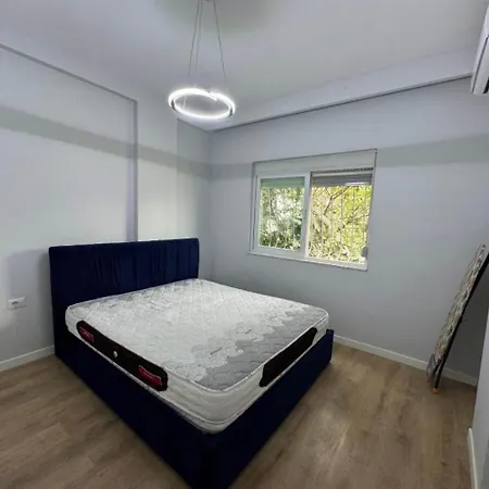 Modern In Center Apartment
