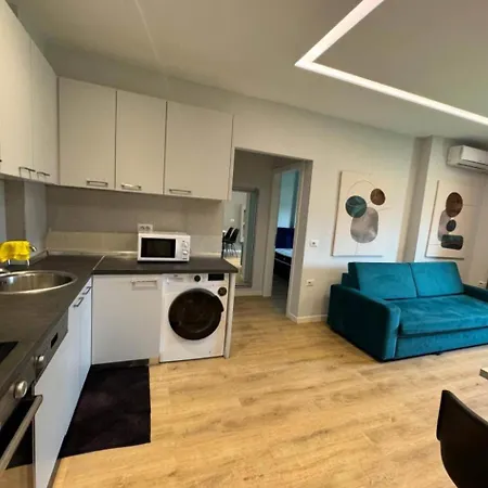 Modern In Center Apartman *